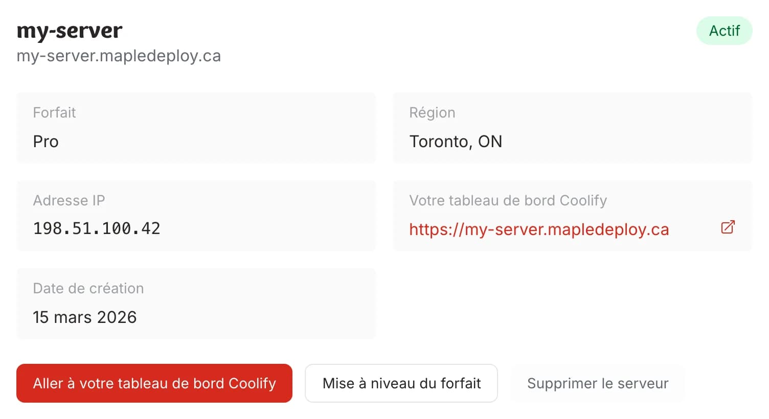 Gros plan sur les détails du serveur montrant le forfait Pro, la région Toronto, l'adresse IP et le lien Coolify